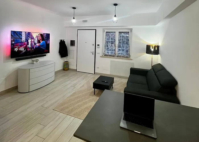 Elegant & Spacious 2Br 2Ba Unit With Private Patio