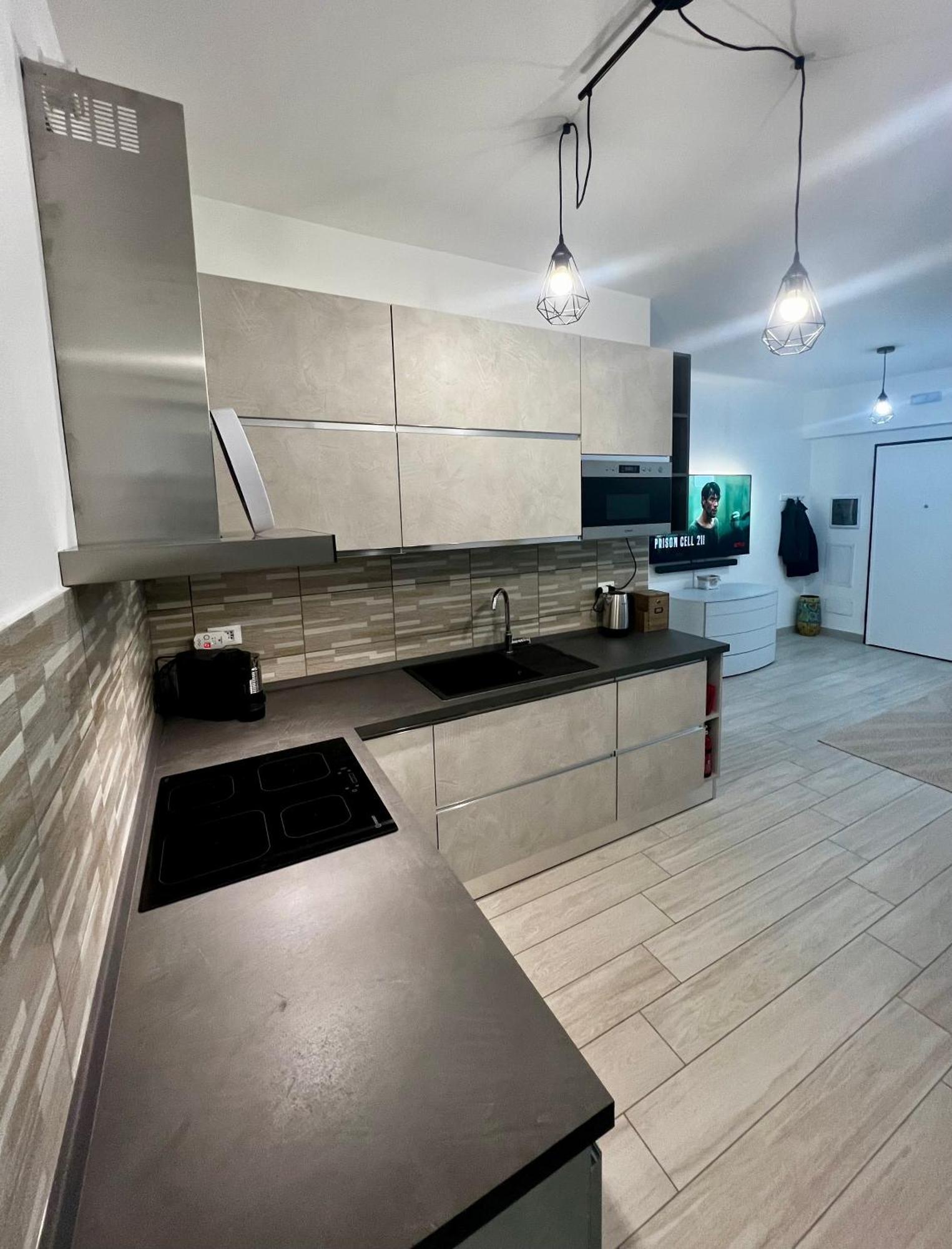 Apartment Elegant & Spacious 2br 2ba Unit With Private Patio *