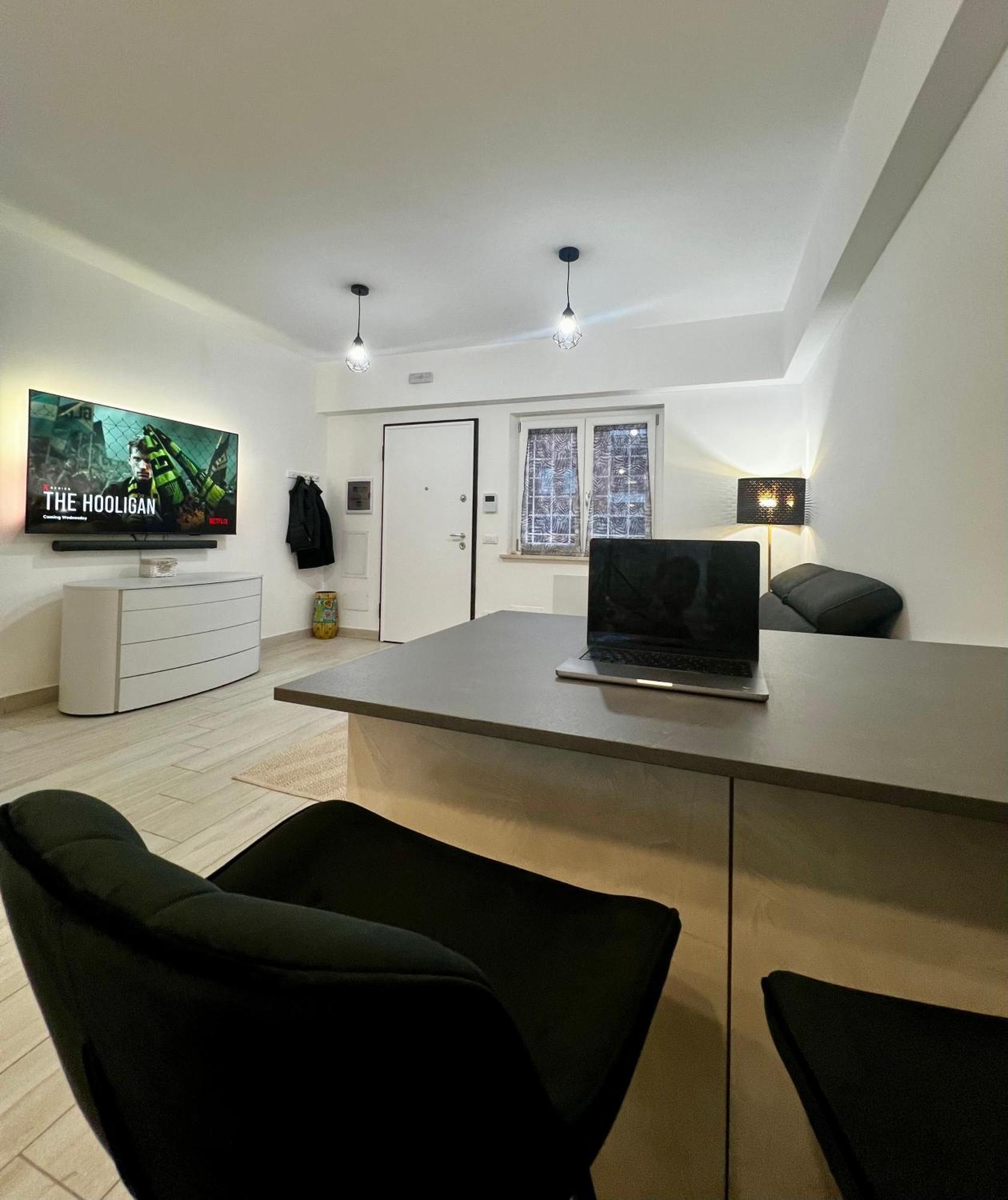 Elegant & Spacious 2br 2ba Unit With Private Patio * Rom