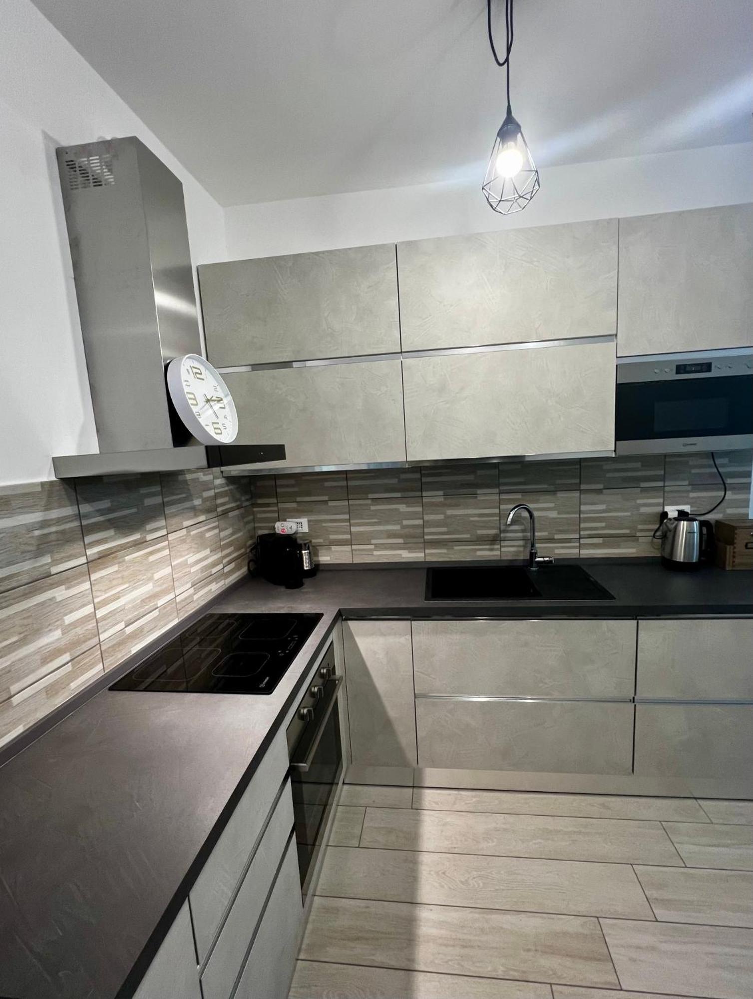 Elegant & Spacious 2br 2ba Unit With Private Patio Apartment