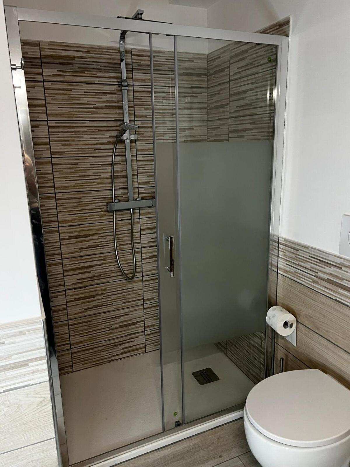 Apartment Elegant & Spacious 2br 2ba Unit With Private Patio Rom