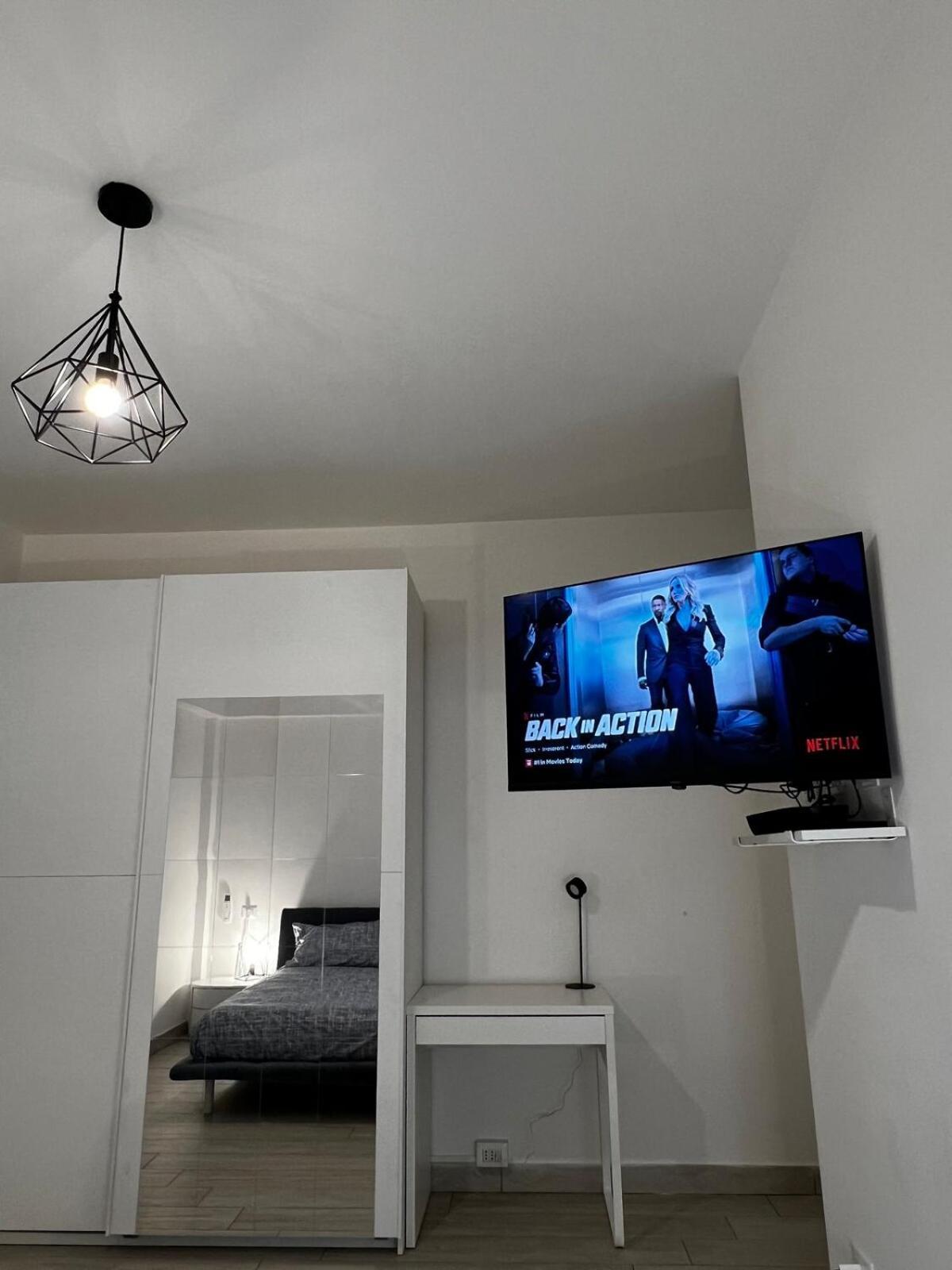 Elegant & Spacious 2br 2ba Unit With Private Patio Apartment