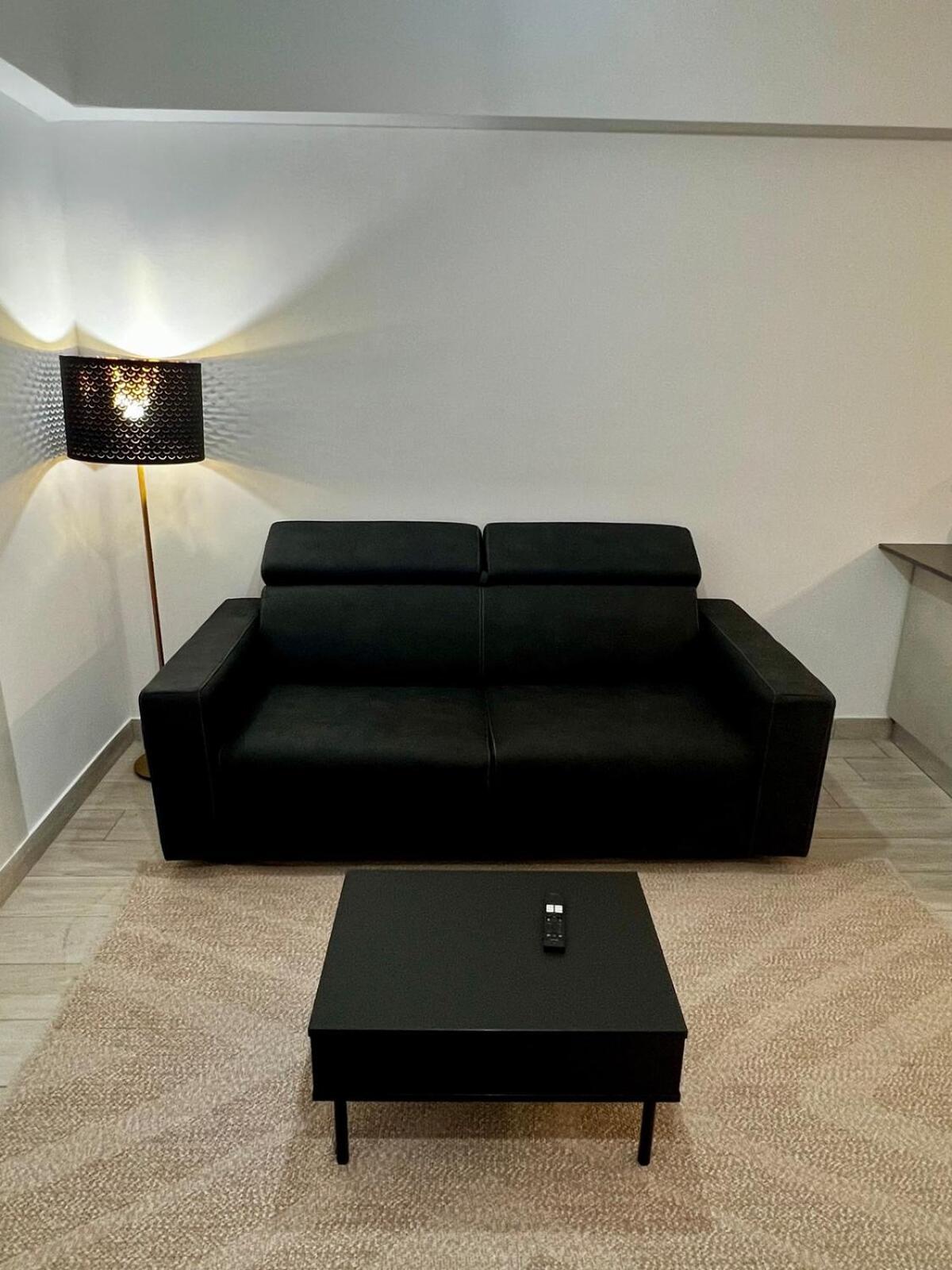 Apartment Elegant & Spacious 2br 2ba Unit With Private Patio *